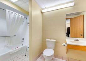 ECONO LODGE 3