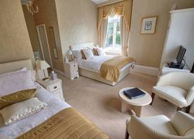 Holcombe House Guest House 5
