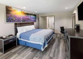 Days Inn by Wyndham Baytown TX 4
