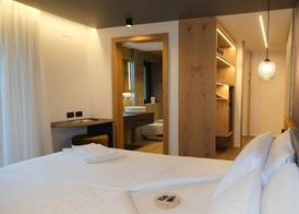 Flos Hotel 3