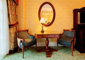 Hong Kong Disneyland Hotel 2