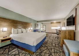 Clarion Pointe 4