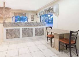 Super 8 by Wyndham Ft Walton Beach 2