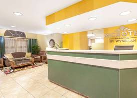 Microtel Inn & Suites by Wyndham Gulf Shores 3