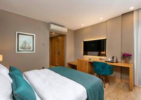 Pukka Hotel 4