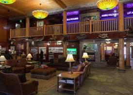 Pike's Waterfront Lodge 4