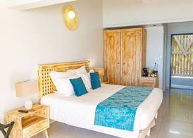 LES GALETS ROUGES LODGES & SPA 5