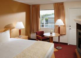 Whispering Hills Inn 3