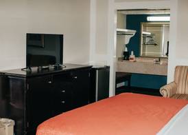 Victorian Inn & Suites 4