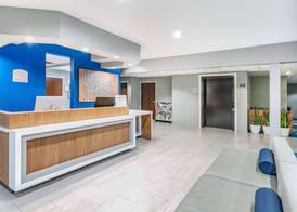 Microtel Inn & Suites by Wyndham Austin Airport 2