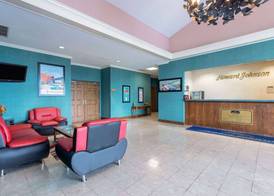 Howard Johnson Hotel & Conference Center by Wyndham Salem 4