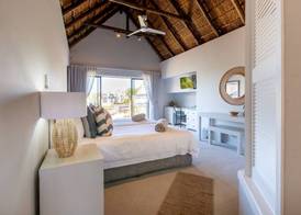CANAL HOUSE: waterfront property to rent 5