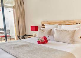 LES GALETS ROUGES LODGES & SPA 3