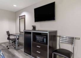 Days Inn by Wyndham Baytown TX 5