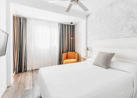 Bristol Sunset Beach - Holiday Apartments 5