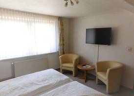 Hotel Pension am Kurmittelhaus 4