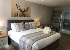 De Courceys Manor Suites & Cottages 2