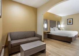 Best Western Plus Springfield Airport Inn 5