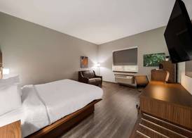Best Western Plus Bowie Inn & Suites 4