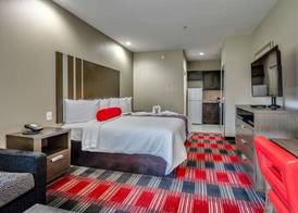 Humble Inn & Suites 5