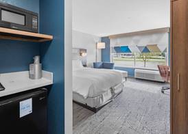 Holiday Inn Express & Suites MARINETTE by IHG 5