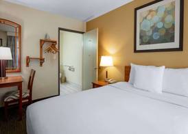 Days Inn by Wyndham Encinitas Moonlight Beach 5