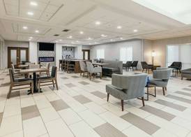La Quinta Inn & Suites by Wyndham Ankeny IA - Des Moines IA 4