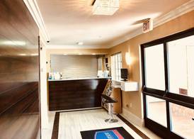 Howard Johnson by Wyndham Salinas 2