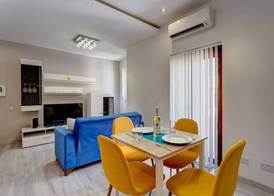 Idyllic Apartment Just off the Promenade 4