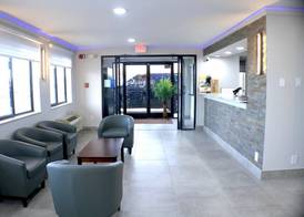 Econo Lodge Inn & Suites Southeast 2