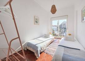 Central & Sunny 2BR Apt Near Beach, By TimeCooler 5