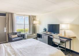 Holiday Inn DETROIT LAKES - LAKEFRONT by IHG 5