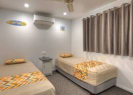 Alex Beach Cabins and Tourist Park 5