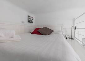 JOIVY Lovely Studio For 2 W/Balcony Near Duomo 2