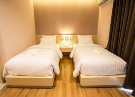 L Hotel 4