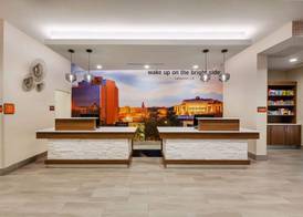 La Quinta Inn & Suites by Wyndham Lafayette Oil Center 4
