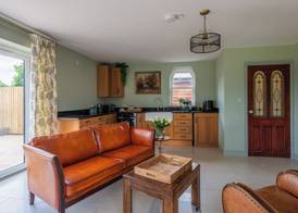 Paddock View Barn 1-Bed Sleeps 4 with Parking 3