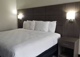 Days Inn & Suites by Wyndham Charleston Airport West 2