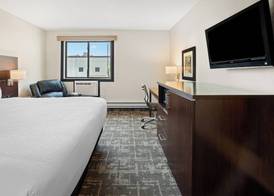 Fargo Inn and Suites 5