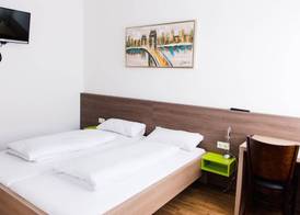 Hotel 37 5