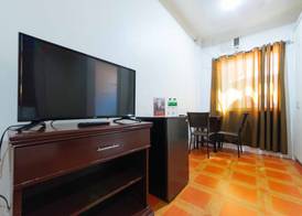 RedDoorz near Walking Street Angeles City 5