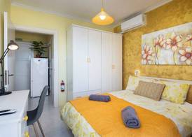 Cosy Apartment with Balcony & Sea Views 4