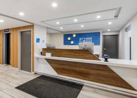 Holiday Inn Express CHICAGO-DOWNERS GROVE by IHG 2