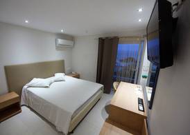 Thomas Beach Hotel 5
