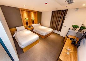 The Jade Hotel 4