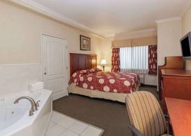 Howard Johnson by Wyndham Bakersfield 5
