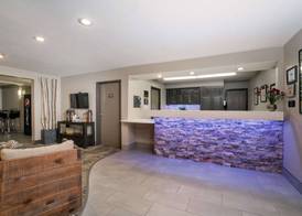 Super 8 by Wyndham Spirit Lake/Okoboji 3