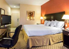 Quality Inn & Suites Oakwood Village - Cleveland South 5