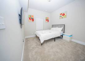 Modern Home near Plaza Midwood 4