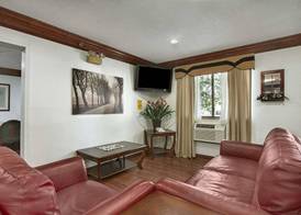 Super 8 by Wyndham Canton/Livonia Area 2